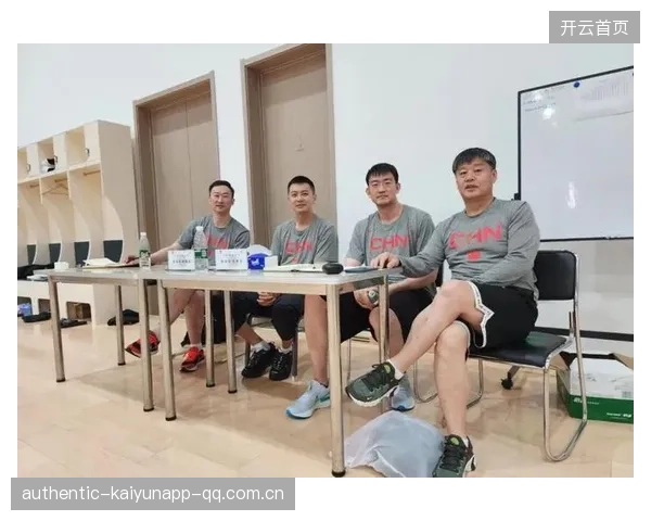 篮球名帅现场执教示范，球员获益匪浅