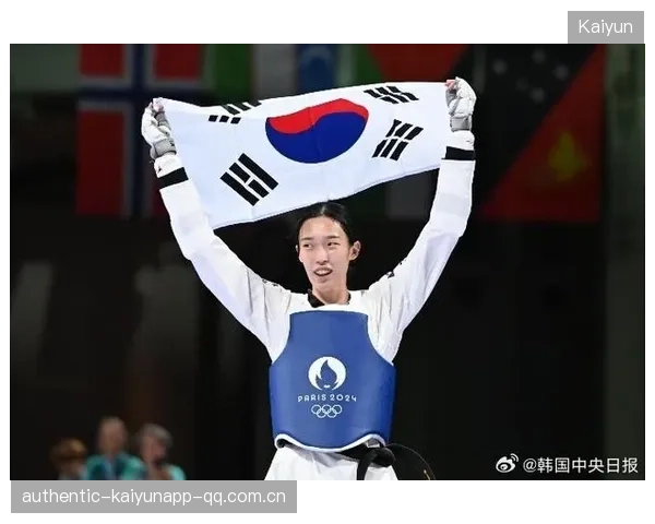 韩国跆拳道选手绝技反击夺下金牌